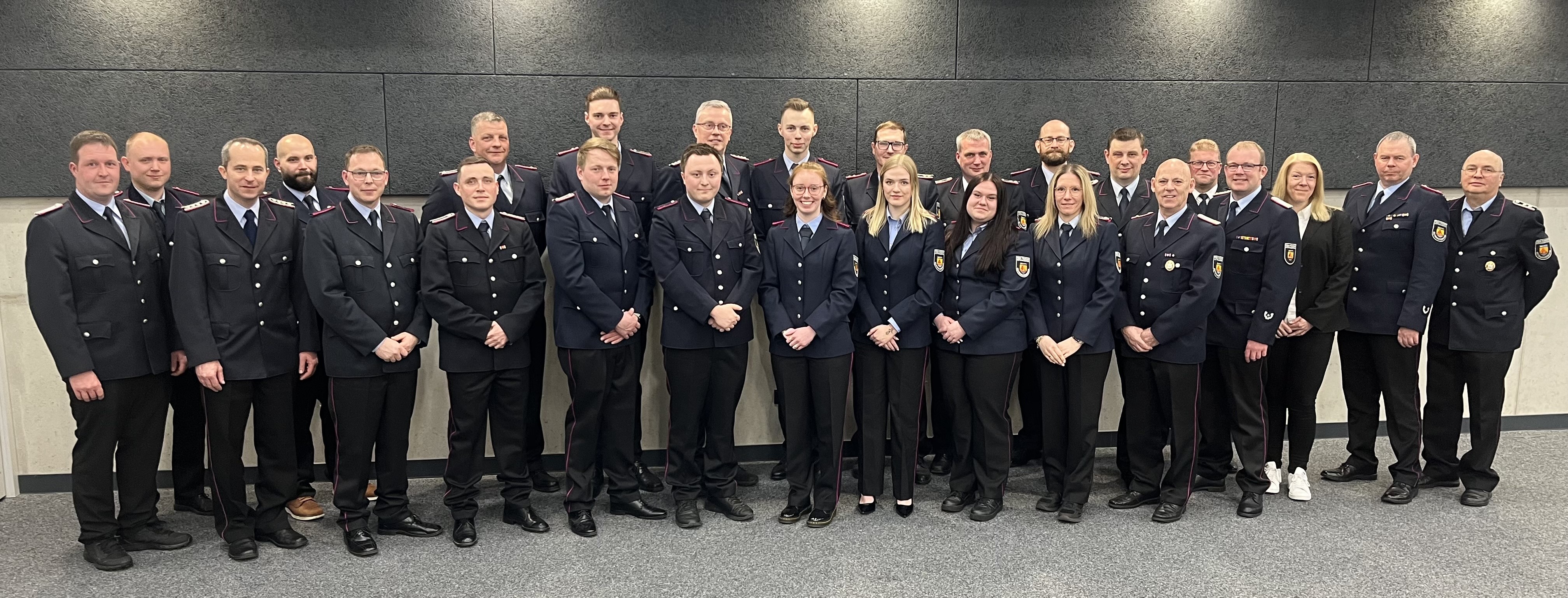Gruppenfoto der geehrten Feuerwehrkameraden